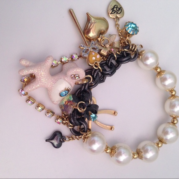 Betsey Johnson pink glitter Bambi deer fawn winter wonderland crystal bracelet - Picture 2 of 7